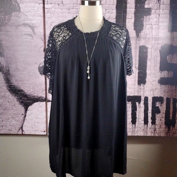 Torrid Black Georgette Lace Trim Blouse Sz 6X - Picture 2 of 6